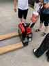 合力電動(dòng)叉車液壓車1.5/2/3噸電動(dòng)地牛倉(cāng)儲(chǔ)拖車托盤搬運(yùn)車帶電子秤 1.5噸-鋰電24V20A-LIS 寬腿 曬單實(shí)拍圖