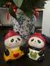 唐朝創(chuàng  )意萌趣小熊貓陶瓷擺件可愛(ài)兒童家居裝飾品辦公室桌面迷你存錢(qián)罐 熊貓存錢(qián)罐擺件四件套 曬單實(shí)拍圖