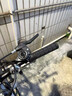 踏美死飛自行車輕便減震越野男女學(xué)生變速代步車公路城市騎行自行車 30高刀-鈦銀色+騎行大禮包 26寸24速直把 曬單實拍圖