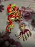 霧添花2025年金蛇抓夾新年敦煌會(huì )發(fā)光宮燈紅色本命年發(fā)飾鯊魚(yú)夾中秋禮物 【含風(fēng)鈴宮燈】11CM青蛇抓夾 B00-301 曬單實(shí)拍圖