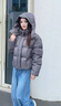 波司登（BOSIDENG）25新款羽絨服女短款90絨泡芙時(shí)尚脫卸帽厚冬季保暖外套B250243152 格雷深灰8K04 XS 155/80A 體重約110以?xún)?曬單實(shí)拍圖