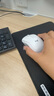 羅技（Logitech）M221 輕音鼠標 無(wú)線(xiàn)鼠標 辦公鼠標 對稱(chēng)鼠標 帶無(wú)線(xiàn)微型接收器 米白色 曬單實(shí)拍圖
