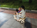 兒童電動(dòng)摩托車(chē)三輪車(chē)可坐大人男女寶寶車(chē)小孩充電雙人遙控玩具車(chē) 奶油咖【頂配+遙控+12v7a電瓶】 曬單實(shí)拍圖