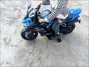 HKDA超大號(hào)兒童電動(dòng)車摩托車可坐男孩女孩寶寶大人雙人充電玩具車童車 寶石藍(lán)+550電機(jī)+手機(jī)藍(lán)牙音樂(lè) 標(biāo)配12V4.5電瓶腳踩油門 曬單實(shí)拍圖