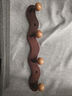 伊思家實(shí)木掛衣鉤進(jìn)門(mén)玄關(guān)入戶(hù)門(mén)創(chuàng  )意衣服衣帽掛鉤免打孔掛衣架墻上壁掛 胡桃色4鉤 曬單實(shí)拍圖