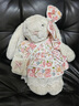 Jellycat害羞乳白色邦尼兔動(dòng)物毛絨玩偶安撫玩偶娃娃生日新婚禮物 害羞乳白色邦尼兔禮盒裝（Large） Large 曬單實(shí)拍圖