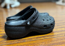 卡駱馳（crocs）經(jīng)典云朵系列經(jīng)典閃耀云朵Clog女黑色洞洞鞋涼鞋 38 黑色 曬單實(shí)拍圖