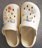 名創(chuàng)優(yōu)品（MINISO）洞洞鞋男女夏季外穿涼鞋防滑厚底踩屎感包頭涼拖鞋 卡其+海洋星星 曬單實(shí)拍圖