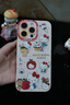 素洛適用蘋(píng)果16promax手機殼新款hellokitty貓咪粉色iPhone15pro春天可愛(ài)時(shí)尚14少女心13硅膠潮 【甜心kttiy貓-紅】硅膠軟殼鏡頭保護 iPhone 16 Pro Max 曬單實(shí)拍圖