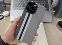 途兮新款大孔碳纖維紋適用蘋(píng)果15Promax手機殼iPhone14pro超薄PC硬殼13凱夫拉紋12高級16pro保護套 大孔金屬鏡頭【磁吸款-灰色-黑白豎條】夜光碳纖維紋 iPhone 16proM 曬單實(shí)拍圖