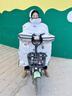 奧獅蒂菲電動(dòng)車擋風(fēng)被冬季加絨加厚電瓶摩托車加大防水防風(fēng)防寒罩保暖四季通用 灰底甜品小熊【3D反光把套+保暖圍脖+遮風(fēng)大側(cè)翼】 曬單實(shí)拍圖