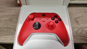 微軟（Microsoft）Xbox無(wú)線游戲手柄 無(wú)線控制器 彩色手柄錦鯉紅 藍(lán)牙適配Xbox/PC/平板/手機(jī) Steam 雙影奇境 絲之歌 曬單實(shí)拍圖