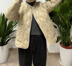 雪中飛 SNOW FLYING羽絨服輕薄短款女士2025新款休閑圓領(lǐng)內(nèi)膽年輕小眾時(shí)尚秋冬外套潮 卡其色 M 160/84A 110-130斤 曬單實(shí)拍圖