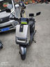 綠源電動摩托車旋風(fēng)【續(xù)航100km-6塊鉛酸電池-1200W電機】液壓減震29L大容量座桶 液冷電機質(zhì)保十年 灰 曬單實拍圖