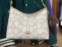 蔻馳（COACH）【品牌直供】女士LAUREL中號經(jīng)典標(biāo)志單肩斜挎包 象牙白色 曬單實(shí)拍圖