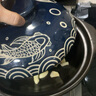 康舒（KANGSHU）砂鍋家用大容量年年有魚(yú)淺鍋陶瓷燉鍋湯鍋干燒不裂煲仔飯專(zhuān)用沙鍋 2000ML(2-4人)年年有魚(yú)藍蓋淺鍋 曬單實(shí)拍圖