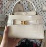 CHARLES&KEITH鱷魚紋凱莉包手提斜挎婚包包女包生日禮物CK2-50270880-1 Ivory象牙色 S 曬單實拍圖