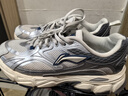 李寧逍遙丨跑步鞋男鞋新款低幫減震回彈復古跑步運動(dòng)鞋跑鞋 【拼接網(wǎng)面】淺石灰/銀色-1 逍遙 43 曬單實(shí)拍圖