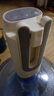 雙槍抽水器桶裝水飲水機(jī)靜音礦泉水電動(dòng)抽水泵折疊自動(dòng)上水器 白灰色 曬單實(shí)拍圖