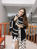 MITHAOL KUSC含羊毛桑蠶絲圍巾女2025秋冬披肩保暖百搭圍脖生日禮物送女友字母黑白禮盒裝 曬單實(shí)拍圖