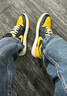 JordanAir1MidNewLove經(jīng)典舒適防滑耐磨中幫復(fù)古籃球鞋男款黑黃色 黑黃色 40 曬單實(shí)拍圖