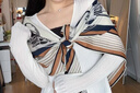 繡娘（XIUNIANG）真絲披肩外搭高端圍巾女2025新款空調(diào)房三角絲巾兩用夏季薄款夏天 藏書(shū)章 米棕 200x105cm 曬單實(shí)拍圖
