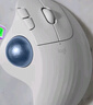羅技（Logitech）ERGO M575 S 人體工學(xué)鼠標 軌跡球鼠標 無(wú)線(xiàn)藍牙雙模 辦公鼠標 帶無(wú)線(xiàn)2.4G接收器 珍珠白 曬單實(shí)拍圖