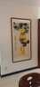 玩易 張大千柿柿如意走廊過(guò)道新中式玄關(guān)裝飾畫(huà)豎版山水壁畫(huà)客廳掛畫(huà) 五福臨門(mén) 83*163cm（卡紙精裱，胡桃色框） 曬單實(shí)拍圖