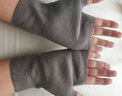 回力（Warrior）半指手套男女冬季露指德絨保暖學(xué)生寫(xiě)字打字辦公加絨手套 灰色【連指款】 曬單實(shí)拍圖