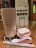 鈴蘭316不銹鋼內膽咖啡杯禮品保溫杯女生 高顏值雙飲水杯 鈴蘭花雙飲口-櫻花粉【贈提繩】 500ml 曬單實(shí)拍圖
