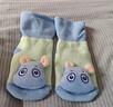 斐月伽兒童襪子寶寶防滑地板襪鈴鐺公仔襪嬰幼兒春秋室內學(xué)步襪嬰兒棉襪 藍河馬+憨熊貓 0-6月 (S) 曬單實(shí)拍圖