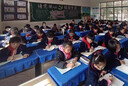 本知小學(xué)生課桌墊抗皺耐臟保護學(xué)生專(zhuān)用桌布套教室學(xué)習臺面寫(xiě)字書(shū)桌罩 寶藍色【有邊三面裙擺】40*60cm 曬單實(shí)拍圖
