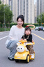 MAIGEMENG兒童扭扭車(chē)1-3歲防側翻搖搖車(chē)電動(dòng)車(chē)男女寶寶車(chē)嬰兒車(chē)可坐人遙控 【遙控電動(dòng)款】檸檬黃+音樂(lè )燈光+發(fā)泡軟輪+圍欄推桿 寶寶周歲生日禮物-下單送餐盤(pán) 曬單實(shí)拍圖