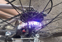 四萬公里自行車裝備風(fēng)火輪智能光感炫彩警示燈兒童自行車燈平衡車花鼓燈 曬單實拍圖
