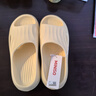 名創(chuàng)優(yōu)品（MINISO）家居拖鞋男女情侶家用舒適浴室防滑防臭涼拖鞋夏 鵝蛋黃38-39 曬單實(shí)拍圖