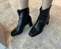 百麗（Belle）復古褶皺面時(shí)裝靴女2025冬新商場(chǎng)同款優(yōu)雅高跟短靴E5U1DDD5預售 黑色 37 曬單實(shí)拍圖