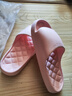 足知己踩屎感拖鞋女夏季居家居室內厚底家用防滑軟底涼拖男夏天 糖寶拖 粉色 38-39 (適合37-38碼穿) 曬單實(shí)拍圖