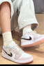 耐克（NIKE）Jordan官方喬丹時(shí)髦AJ1板鞋女子輕松假日風(fēng)運動(dòng)鞋新款 IB8859 101白/礦石灰/白/柔粉/淡紫色 42 曬單實(shí)拍圖