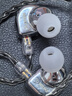 興戈EW200 可換線(xiàn)HiFi有線(xiàn)耳機動(dòng)圈高音質(zhì)大聲場(chǎng)聽(tīng)聲辨位吃雞入耳式電腦游戲電競音樂(lè )耳塞 EW200【3.5帶麥】線(xiàn)長(cháng)約1.7M 曬單實(shí)拍圖