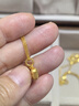 周大福鎖愿mini小鼻嘎荷花鎖包足金黃金吊墜女送生日禮物F236623七夕 約0.95g計價(工費280) 曬單實拍圖