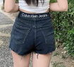 Calvin KleinJeans夏季女士潮流性感ck斜腰邊刺繡毛邊高腰牛仔短褲J224329 曬單實拍圖