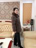 鴨鴨（YAYA）品牌媽媽冬裝時(shí)尚羽絨服女中長(cháng)款2025新款中老年女裝立領(lǐng)保暖外套 咖色 L 【建議90-105斤】 曬單實(shí)拍圖