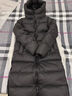 森馬（Semir）羽絨服女冬長(cháng)款開(kāi)叉90絨子黑色防潑水連帽保暖休閑百搭鵝絨服 黑色（灰鵝絨）90001 S 曬單實(shí)拍圖