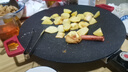 艾可熊韓式電烤盤多用途烤肉盤烤肉鍋家用大尺寸電烤盤麥飯石烤肉少煙不粘插電烤盤鐵板燒圓形電烤爐防燙 【巖黑】口徑40CM 3-7人 贈(zèng)禮 1層 曬單實(shí)拍圖