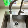 GuGuGo【德國】水龍頭延伸器轉接頭廚房防濺頭增壓起泡器萬(wàn)向旋轉水龍頭 【精銅接口】?jì)蓹n防濺頭-亮銀 萬(wàn)向沖洗丨防腐耐銹丨送全套配件 曬單實(shí)拍圖