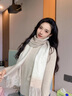 玖慕（JIUMU）100%小山羊絨圍巾女秋冬披肩加厚保暖送媽媽長(cháng)輩中秋禮物禮盒 咖白色 曬單實(shí)拍圖