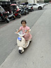 麥格萌兒童電動(dòng)摩托車(chē)三輪車(chē)男女孩寶寶電瓶車(chē)小孩車(chē)可充電早教遙控玩具 米色【雙驅+藍牙音樂(lè )+遙控器】 曬單實(shí)拍圖
