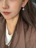APM Monaco銀白色十字架不對稱(chēng)圈形耳環(huán)女2025年新款女士耳飾生日禮物 曬單實(shí)拍圖