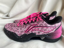 李寧利刃5丨籃球鞋男鞋透氣網(wǎng)面一體織低幫籃球舒適專(zhuān)業(yè)比賽運動(dòng)鞋 熒光嫩粉/黑-2 101款3D碎影 41.5 曬單實(shí)拍圖