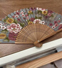 王星記非遺傳承中國(guó)風(fēng)文創(chuàng)女式折扇頭青竹長(zhǎng)面絲綢扇6.5寸日用手工女扇子 百花爭(zhēng)奇禮盒裝教師節(jié)禮物 曬單實(shí)拍圖